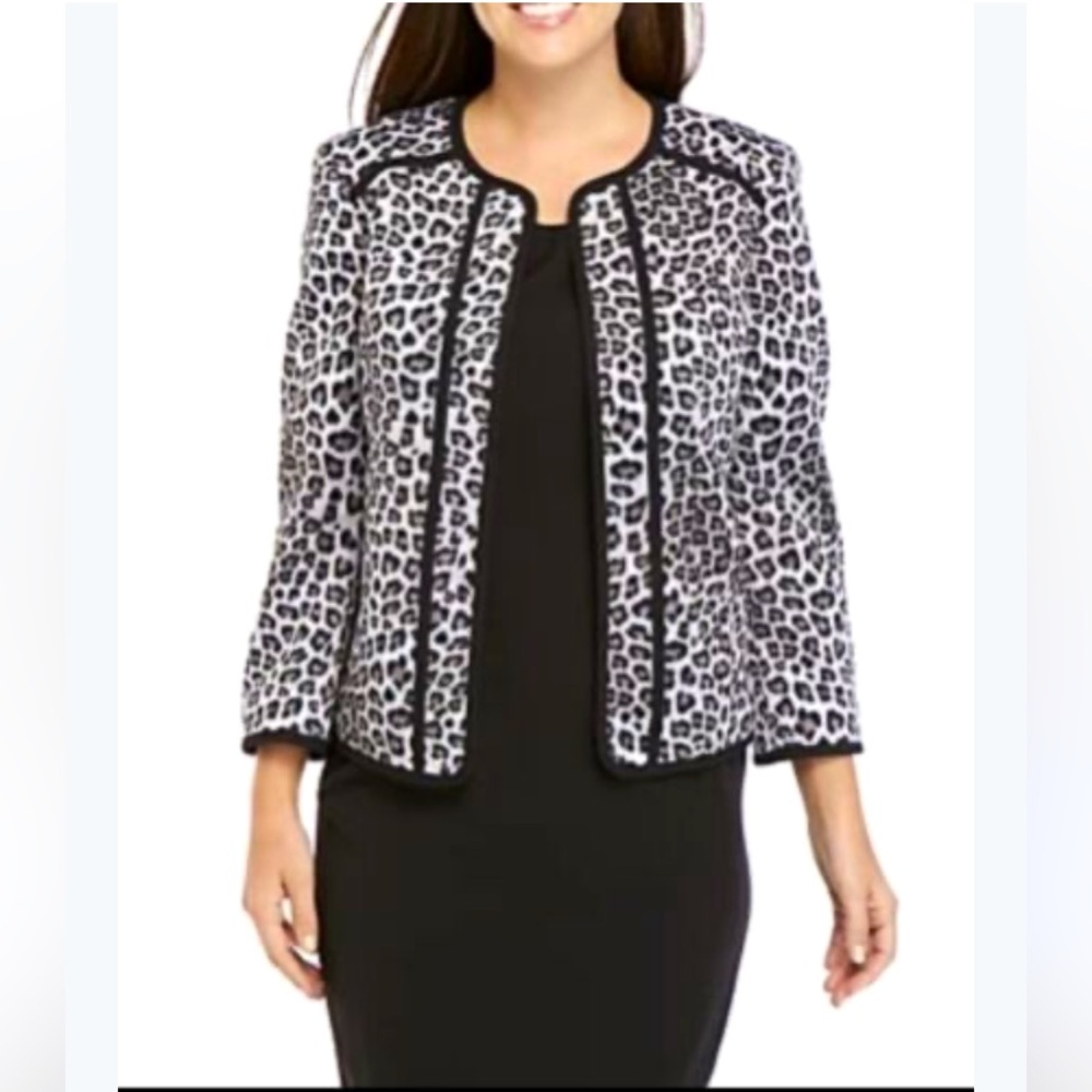 Beautiful  Women’s Leopard Blazer Jacket, Color Grey & Black, Size 6, $7.00